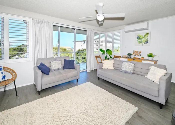 Spacious 3 Bedroom Delight - Shops & Beaches Zg1