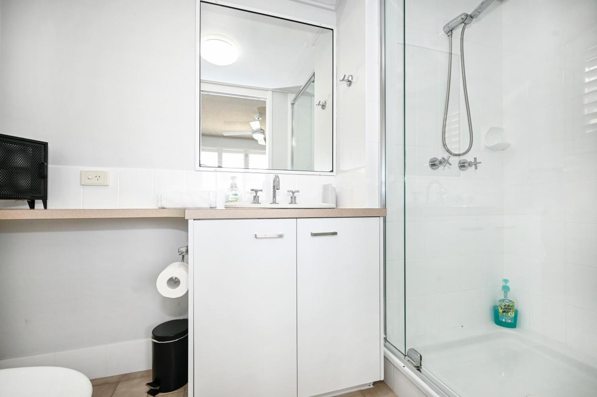 Apartment Spacious 3 Bedroom Delight - Shops & Beaches Zg1