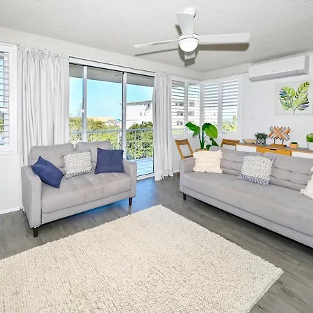Spacious 3 Bedroom Delight - Shops & Beaches Zg1 Caloundra Exterior photo